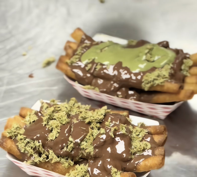 @mofries_nola’s infamous “Dubai Chocolate Fries”.
